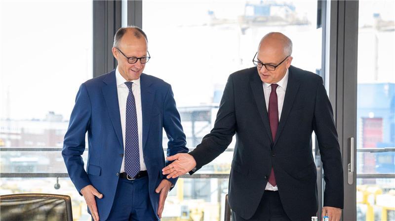 Bundeskanzler Friedrich Merz (CDU) kam zum Antrittsbesuch bei der Bremer Landesregierung nach Bremerhaven.