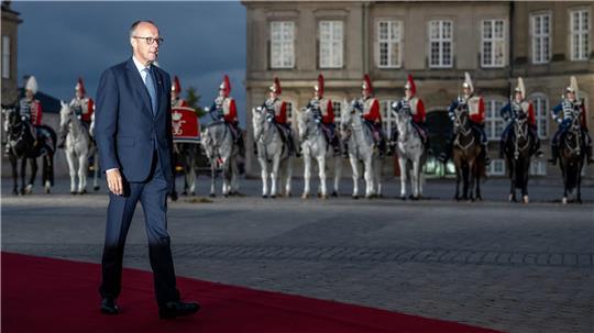Bundeskanzler Friedrich Merz (CDU) kommt zum Abendessen am Schloss Amalienborg im Rahmen des informellen Treffens der EU-Staats- und Regierungschefs an.