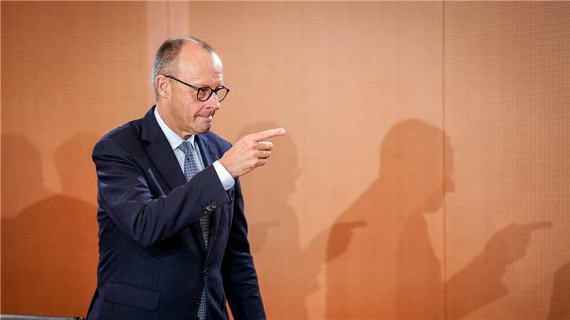 Bundeskanzler Friedrich Merz (CDU) nimmt an der Sitzung des Bundeskabinetts im Bundeskanzleramt teil.