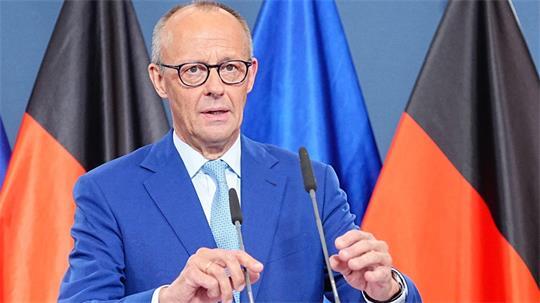 Bundeskanzler Friedrich Merz (CDU) spricht nach den Wahlen in Berlin und Mecklenburg-Vorpommern im Konrad-Adenauer-Haus.