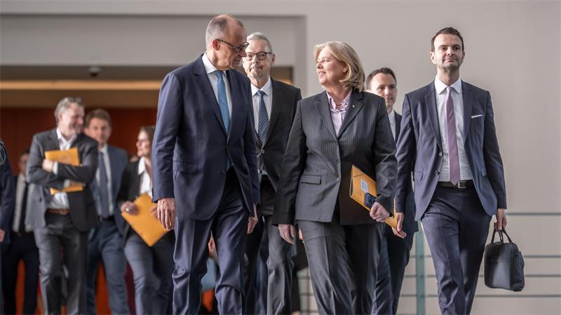 Rente vor Runderneuerung – gegen viele Widerstände Bundeskanzler Friedrich Merz (CDU) und Sozialministerin Bärbel Bas (SPD) haben viel Lob für die Vorschläge der Rentenkommission.