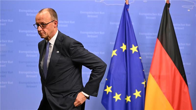 Bundeskanzler Friedrich Merz (CDU) verlässt eine Pressekonferenz nach dem EU-Gipfel der Staats- und Regierungschefs in Brüssel.