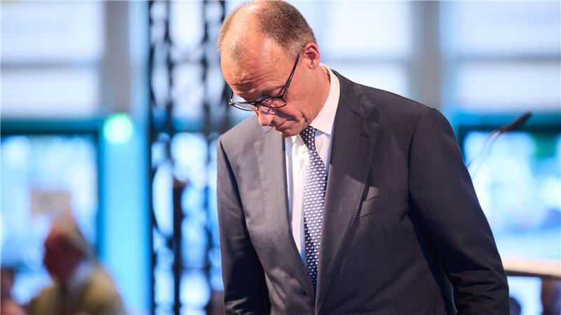 Bundeskanzler Friedrich Merz nimmt an der Veranstaltung „80 Jahre Neheim-Hüstener Programm“ in der Schützenhalle Hüsten teil.