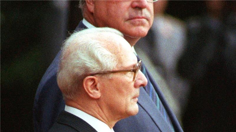 Bundeskanzler Helmut Kohl und der DDR-Staatsratsvorsitzende Erich Honecker. Zum Selbstverständnis der alten Bundesrepublik gehörte immer auch ein klares Überlegenheitsgefühl gegenüber der DDR. (Archivbild)