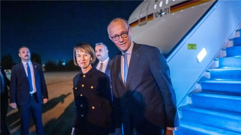 Merz will strategische Partnerschaft mit Türkei stärken Bundeskanzler Merz ist in der Türkei eingetroffen.