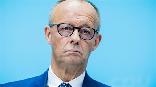 Bundeskanzler Merz will die Bewegungsfreiheit von Gefährdern einschränken lassen. 