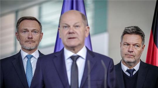 Bundeskanzler Olaf Scholz (M.), Finanzminister Christian Lindner (l.) und Bundeswirtschaftsminister Robert Habeck.