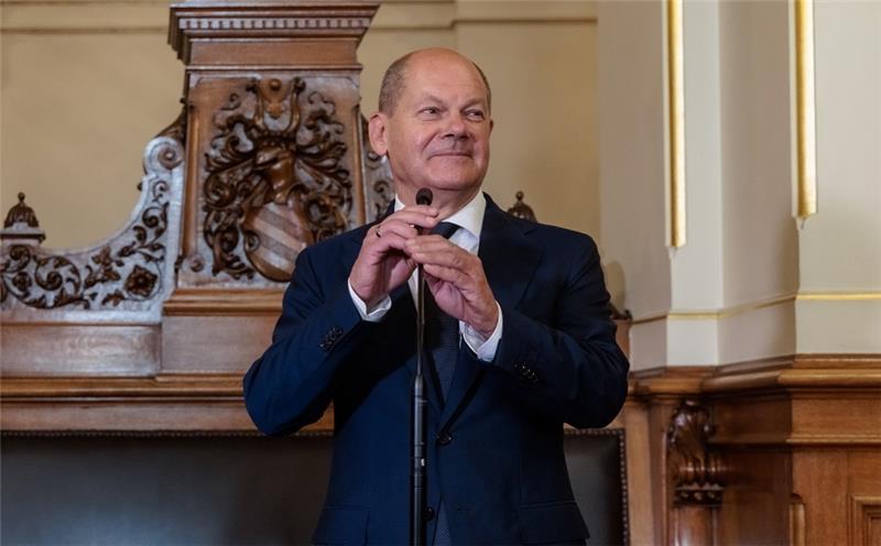 Bundeskanzler Olaf Scholz (SPD) nach der Sitzung des Parlamentarischen Untersuchungsausschusses zur Cum-Ex Affäre, in der er als Zeuge befragt wurde. Foto: Markus Scholz/dpa