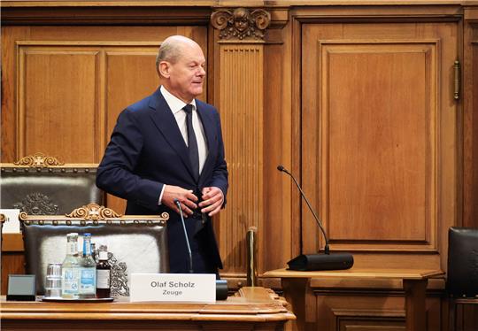 Bundeskanzler Olaf Scholz (SPD) sagte im August 2022 vor dem parlamentarischen Untersuchungsausschusses „Cum-Ex“ aus. Foto: Christian Charisius/dpa