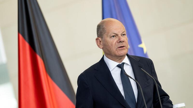 Bundeskanzler Olaf Scholz (SPD) spricht auf einer Pressekonferenz.