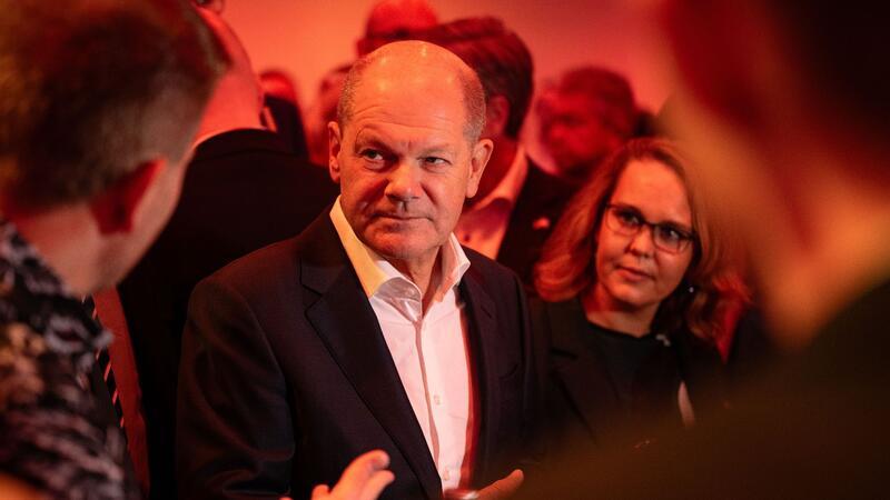 Scholz würdigt Energieversorger bei Krisenbewältigung Bundeskanzler Olaf Scholz (SPD) spricht zu Mitarbeitern von RWE.