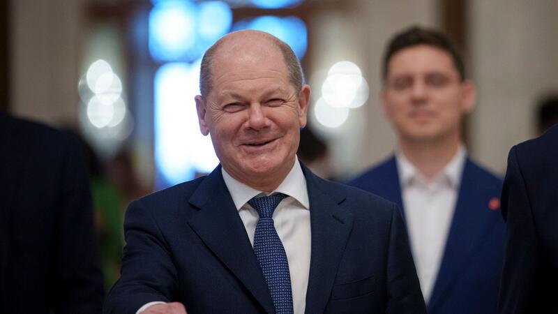 „Ich tanze nicht. Versprochen.“ - Bundesregierung auf Tiktok Bundeskanzler Olaf Scholz gewährt ab heute auf Tiktok einen Einblick in seinen Arbeitsalltag.