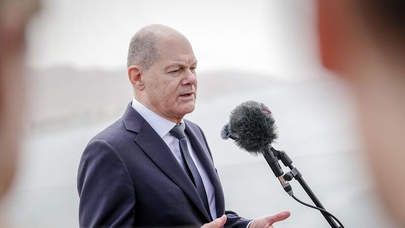 Scholz redet Netanjahu bei Israel-Besuch ins Gewissen Bundeskanzler Olaf Scholz gibt nach einem Treffen mit dem jordanischen König Abdullah vor der Weiterreise nach Isreal ein Pressestatement.