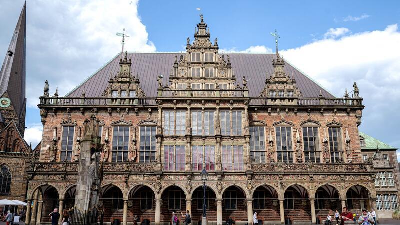 Bundeskanzler Olaf Scholz hat Bremerinnen und Bremern zu ihrer Einbürgerung im Rathaus gratuliert (Archivfoto)