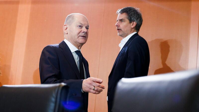 „Weiße Flagge“: Scholz „nicht der Meinung des Papstes“ Bundeskanzler Olaf Scholz hat sich zur Papst-Interview geäußert.