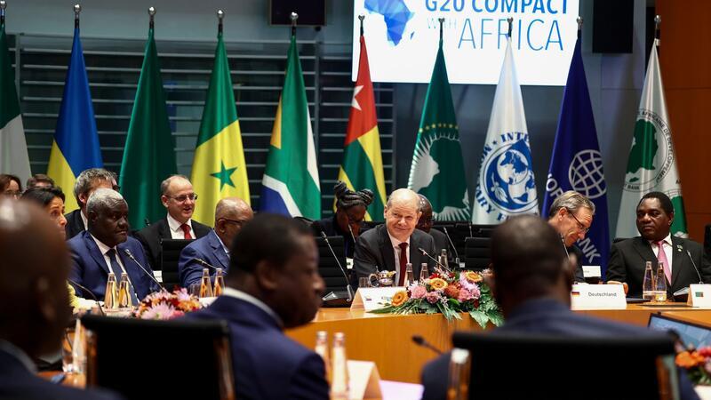 Deutschland bietet sich Afrika als verlässlicher Partner an Bundeskanzler Olaf Scholz leitet den Investitionsgipfel „Compact with Africa“.