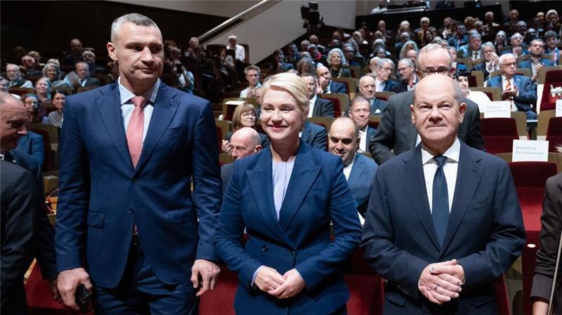 Scholz: Erbe der DDR-Revolution gebietet Hilfe für Ukraine Bundeskanzler Olaf Scholz sprach beim Leipziger Festakt zum Gedenken an die friedliche Revolution in der DDR 1989.