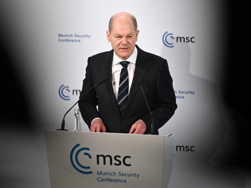 Bundeskanzler Olaf Scholz spricht auf der Münchner Sicherheitskonferenz. Foto: Tobias Hase/dpa