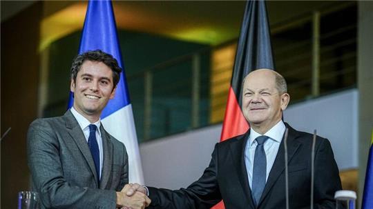 Bundeskanzler Olaf Scholz und der französische Premierminister Gabriel Attal geben im Bundeskanzleramt eine Pressekonferenz.