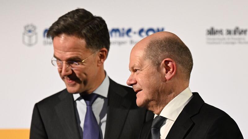 Scholz-Rede zur Eröffnung der Leipziger Buchmesse gestört Bundeskanzler Olaf Scholz und der niederländische Ministerpräsident Mark Rutte kommen zur Eröffnung der Leipziger Buchmesse.