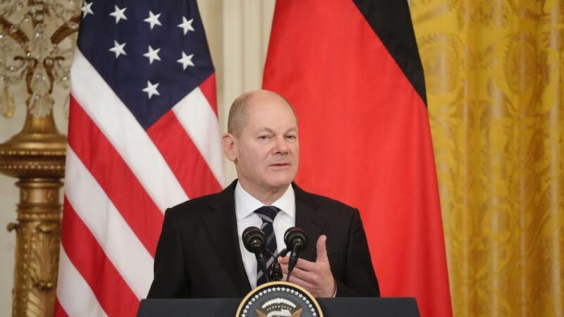 Bundeskanzler Olaf Scholz während einer Pressekonferenz in Washington im Rahmen seines Antrittsbesuchs im Februar 2022.