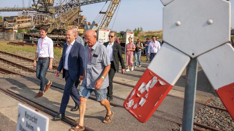 Bundeskanzler Scholz bei einem Wahlkampftermin in der Nähe von Leipzig.