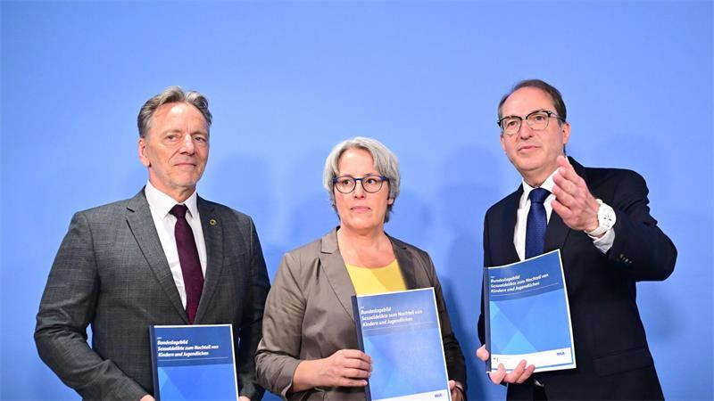„Flut von Material“ - Immer mehr Fälle von Kindesmissbrauch Bundeskriminalamt und Missbrauchsbeauftragte gehen nicht davon aus, dass die Opferzahl langfristig sinkt, wenn Missbrauchsdarstellungen verstärkt künstlich durch KI erzeugt werden.