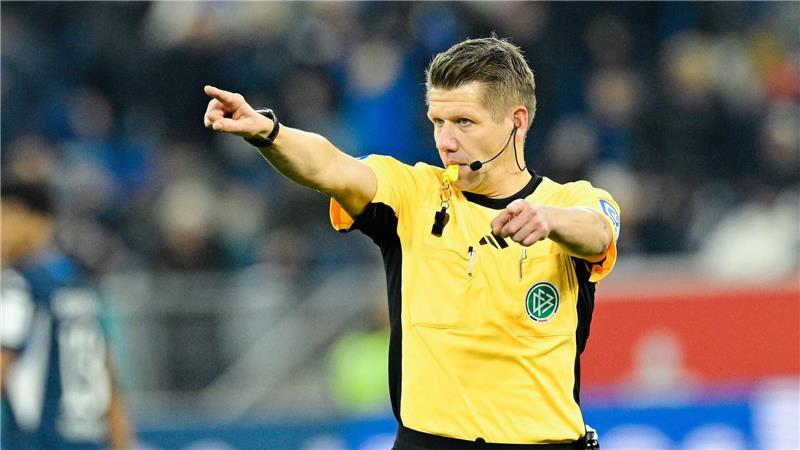 Bundesliga-Schiedsrichter Patrick Ittrich ist Polizeibeamter in Hamburg.