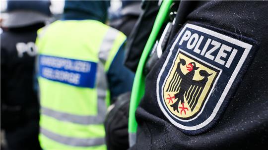 Bundespolizisten haben bei zwei Jugendlichen in Neumünster Waffen sichergestellt. (Symbolfoto)