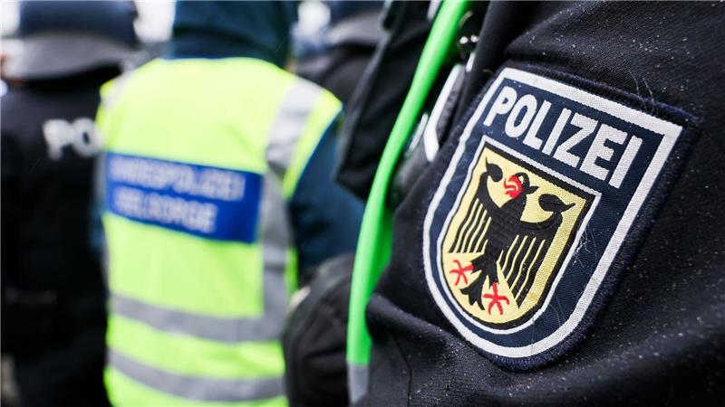 Bundespolizisten haben in einem Hamburger S-Bahntunnel nach einer Frau gesucht. (Symbolfoto)