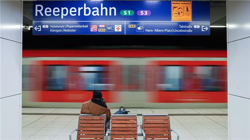 Bundespolizisten nahmen die Männer nach Zeugenhinweisen noch vor Ort fest. (Symbolbild)