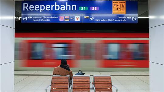 Bundespolizisten nahmen die Männer nach Zeugenhinweisen noch vor Ort fest. (Symbolbild)