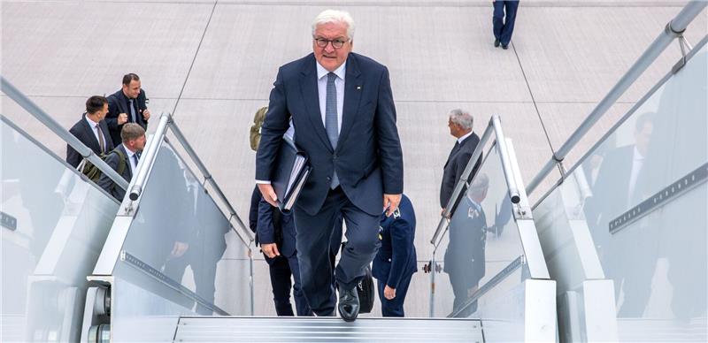 Bundespräsident Frank-Walter Steinmeier auf dem Flughafen Berlin Brandenburg.