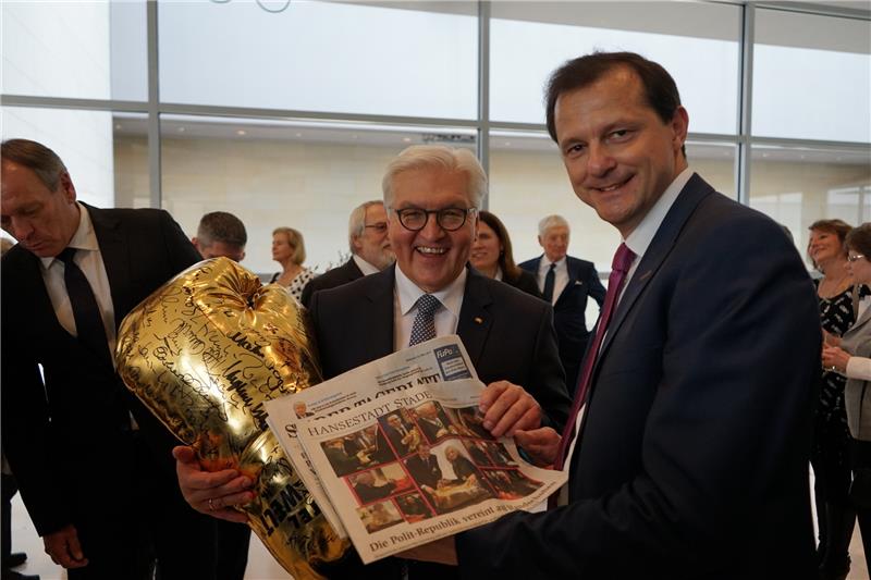 Bundespräsident Frank-Walter Steinmeier freut sich über die überparteiliche Aktion und lobt die Initiative von Oliver Grundmann, die gestern durch die Berichterstattung im TAGEBLATT im politischen Berlin wohlmeinend begleitet wurde.