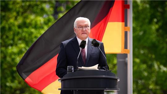 Bundespräsident Frank-Walter Steinmeier gibt den Startschuss in Kiel.