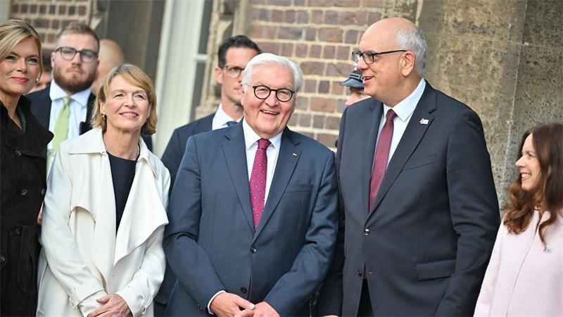 Bundespräsident Frank-Walter Steinmeier ist am Tag der Deutschen Einheit in Bremen - bei den zentralen Feierlichkeiten.