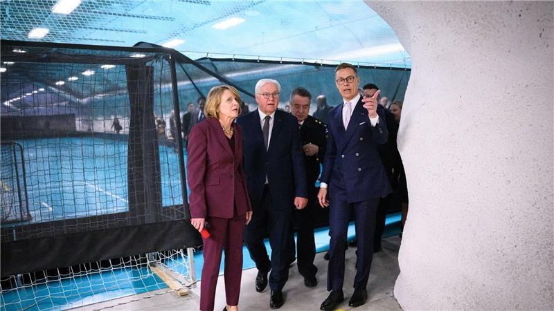 Bundespräsident Steinmeier besichtigte mit seiner Frau Elke Büdenbender und Finnlands Präsident Stubb die Zivilschutzanlage Merihaka. (Archivbild)