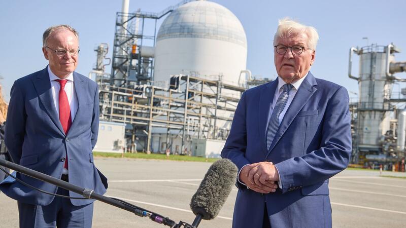 Steinmeier mit Israels Präsident Herzog in engem Kontakt Bundespräsident Steinmeier steht nach möglichem Anschlagsversuch in München mit seinem israelischen Amtskollegen in engem Austausch.