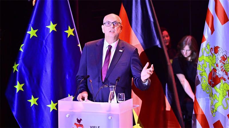 Bundesratspräsident Andreas Bovenschulte (SPD) fordert alle auf, sich für die Demokratie einzusetzen.