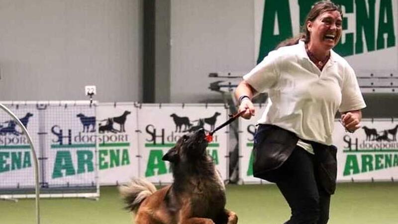 Bundessiegerin Maria Görtz mit Norris nach ihrem fehlerfreien Hoopers-Lauf.