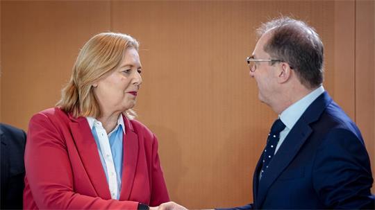 Bundessozialministerin Bärbel Bas (SPD) und Innenminister Alexander Dobrindt (CSU) - hier im Bundeskabinett - haben sich auf einen Aktionsplan gegen Sozialmissbrauch verständigt. (Archivfoto)