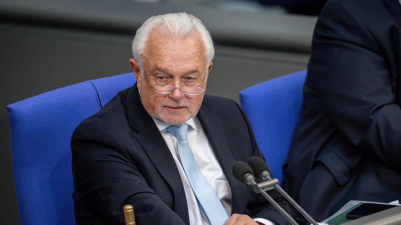 Lauterbach: Corona-Maßnahmen mehr als begründet Bundestagsvizepräsident und FDP-Vize Kubicki setzt Gesundheitsminister Lauterbach unter Druck. (Archivbild)