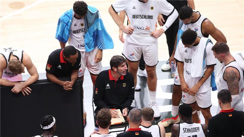 Bundestrainer Alex Mumbru ist zurück - und Deutschlands Basketballer siegen auch für ihn.