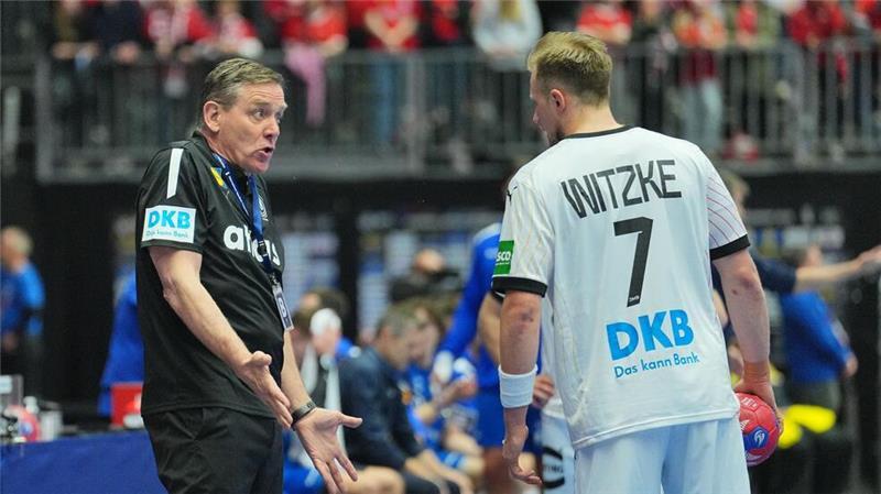 Knorr jubelt im Hotel: DHB-Team steht im Viertelfinale Bundestrainer Alfred Gislason sieht in vielen Phasen ein fehlerhaftes deutsches Spiel.