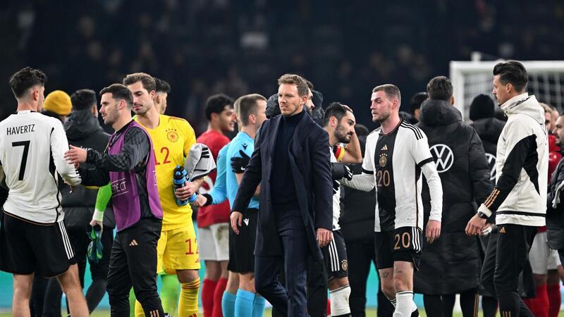 Nagelsmanns Urteil: Auf EM-Weg fehlen Emotionen Bundestrainer Julian Nagelsmann (M) vermisst bei seinen Spielern die Emotionen.