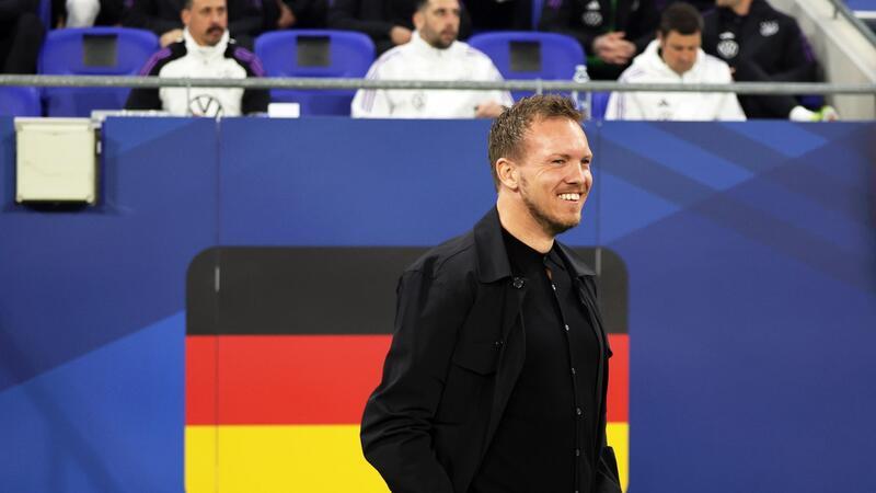 Bundestrainer Julian Nagelsmann bleibt in Vertragsfragen bei seiner zurückhaltenden Linie.