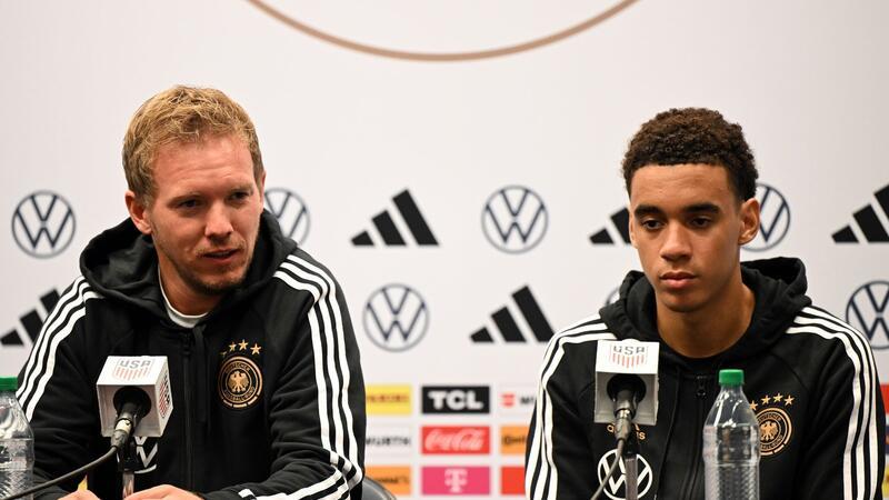 Nagelsmann braucht Musiala-Ersatz Bundestrainer Julian Nagelsmann (l) muss auf Jamal Musiala verzichten.