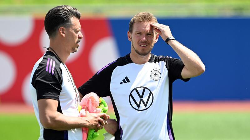 Nagelsmanns Gretchenfrage: Füllkrug oder Havertz? Bundestrainer Julian Nagelsmann (l) und Co-Trainer Sandro Wagner haben in der Angriffsfrage die Qual der Wahl.