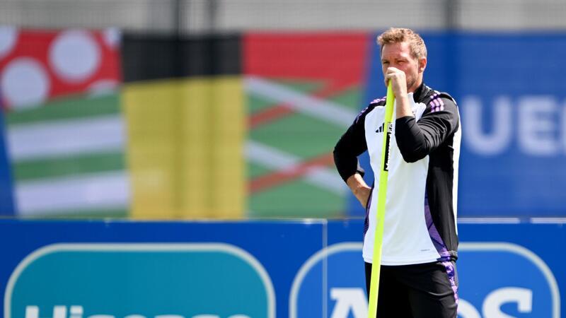 Oberlehrer Nagelsmann will EM-Traumstart: „Glaube in Augen“ Bundestrainer Julian Nagelsmann verfolgt das Training seiner Mannschaft.