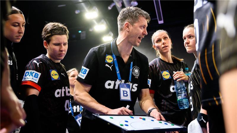 Bundestrainer Markus Gaugisch setzte Bölk als Kapitänin ab.